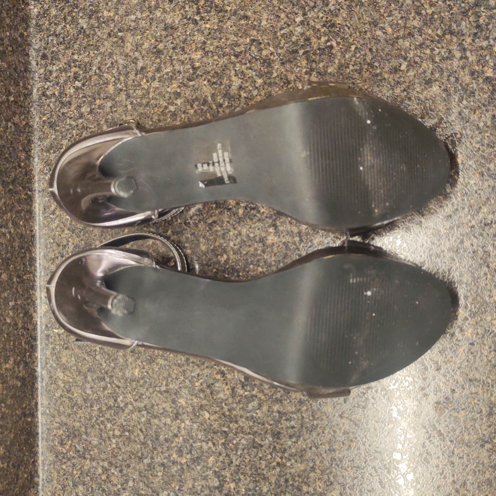 Sale!🔥G by Guess Silver Mirror Metallic Stiletto High Heels EUC! - Picture 10 of 13